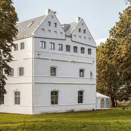 Relaxation In Historic Manor On Ruegen 포세리츠